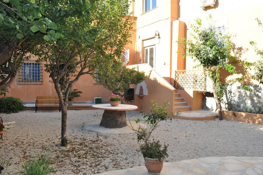 Il Giardinetto Guest House Civitavecchia Bagian luar foto